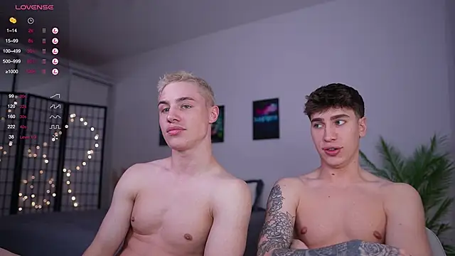 Snapshot of Evan__White_ chatting on January 2025 12:42:01 PM Evan White online show from January 2025 12:42:01 PM