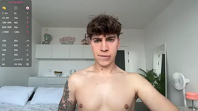 Snapshot of Evan__White_ chatting on May 2026 10:00:01 AM Evan White online show from May 2026 10:00:01 AM
