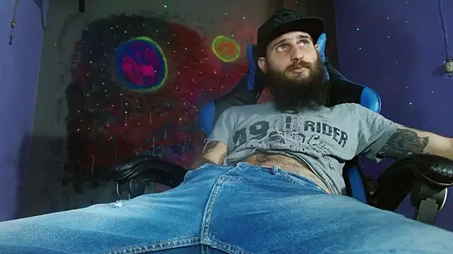 Snapshot of Tatted21xxx chatting on February 2025 02:05:02 AM Tatted21xxx online show from February 2025 02:05:02 AM