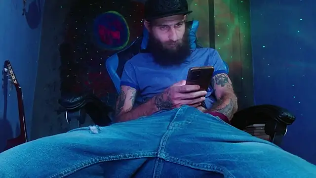 Snapshot of Tatted21xxx chatting on February 2025 06:09:02 PM Tatted21xxx online show from February 2025 06:09:02 PM