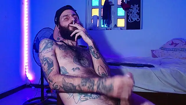 Snapshot of Tatted21xxx chatting on October 2025 09:13:01 PM Tatted21xxx online show from October 2025 09:13:01 PM