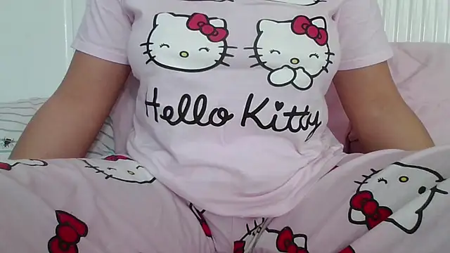 Snapshot of RealLittleRedRidingHood chatting on February 2025 01:01:01 PM RealLittleRedRidingHood online show from February 2025 01:01:01 PM