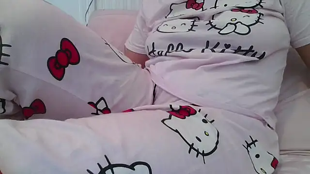 Snapshot of RealLittleRedRidingHood chatting on February 2025 05:39:02 PM RealLittleRedRidingHood online show from February 2025 05:39:02 PM