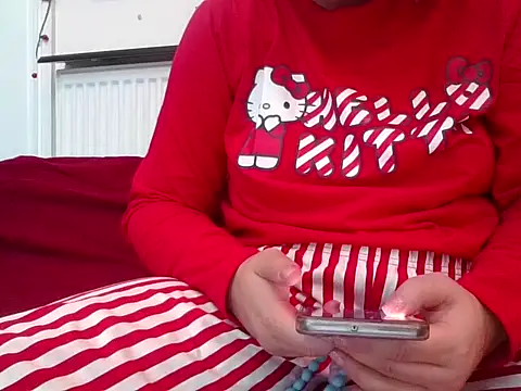 Snapshot of RealLittleRedRidingHood chatting on November 2025 09:52:02 AM RealLittleRedRidingHood online show from November 2025 09:52:02 AM