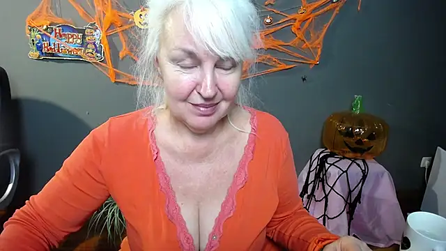 Snapshot of BlondyLeeBest chatting on October 2025 06:24:01 PM BlondyLeeBest online show from October 2025 06:24:01 PM