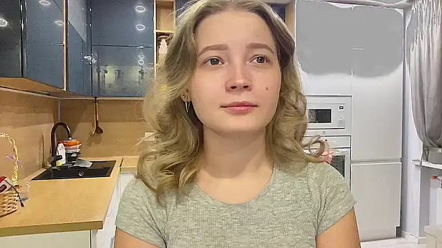 CharmingSarah online show from September 2025 03:28:02 PM