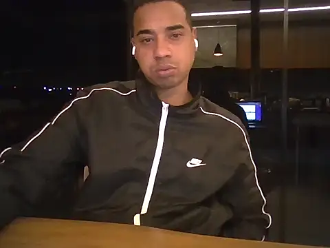 Juninho10c online show from November 2025 05:06:02 AM