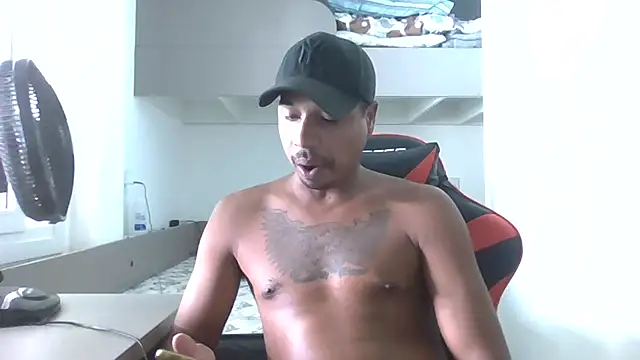 Juninho10c online show from February 2026 04:43:01 PM