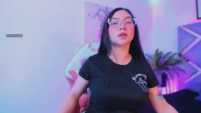 lucy neil online show from November 2025 02:33:01 AM