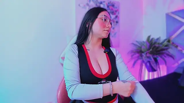 lucy neil online show from November 2025 03:34:01 AM