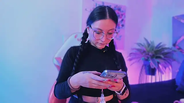 lucy neil online show from January 2026 02:39:02 AM