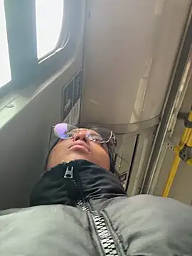 vaness weet online show from February 2025 08:05:01 PM