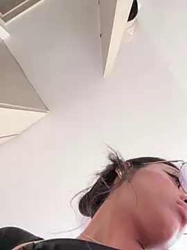 vaness weet online show from March 2025 07:34:01 PM