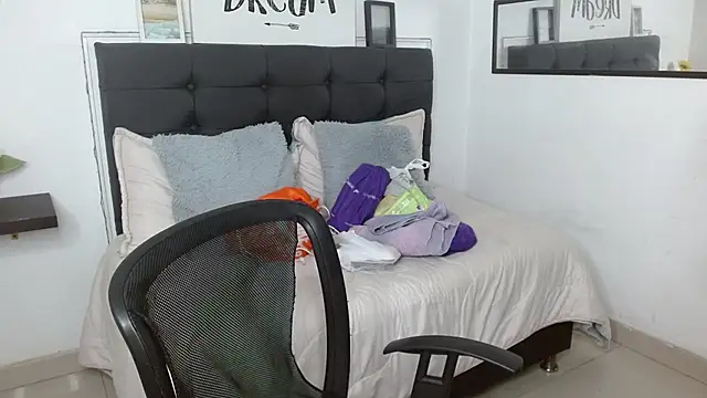 vaness weet online show from September 2025 07:30:01 PM