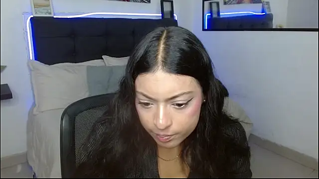 vaness weet online show from November 2025 08:12:01 PM