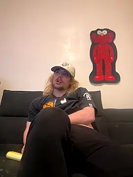 trippyski online show from December 2024 04:46:01 AM