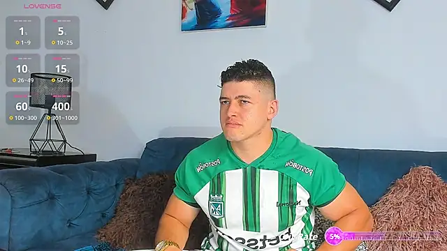 Snapshot of Leonsmoron chatting on October 2025 11:05:02 PM Leonsmoron online show from October 2025 11:05:02 PM