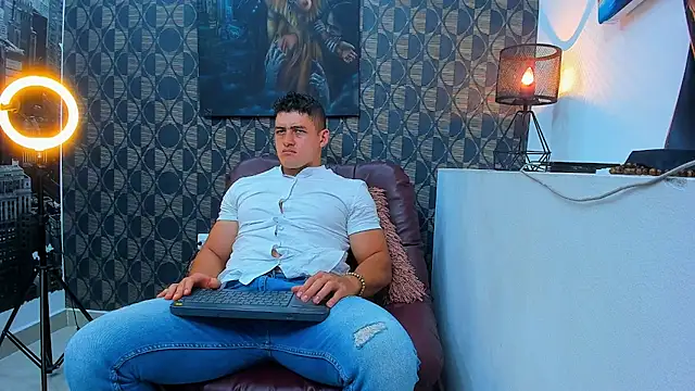 Leonsmoron online show from January 2026 11:28:01 PM