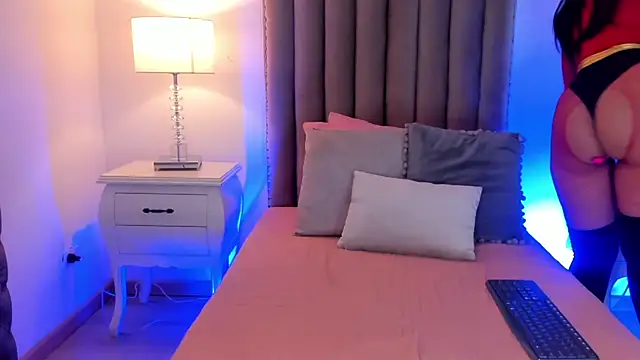 Emma Torres   online show from January 2025 12:00:01 PM