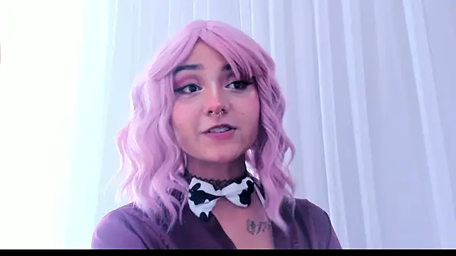 Emma Torres   online show from February 2025 06:33:02 PM