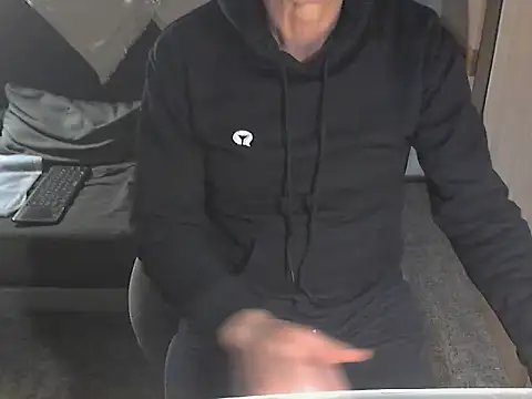 kiam471 online show from December 2024 06:50:01 PM