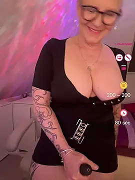German Milf online show from May 2026 01:18:01 PM