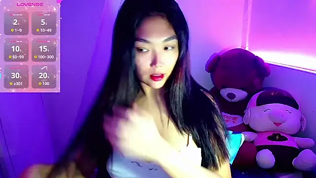 TR4NSCUTI3 online show from October 2025 08:09:02 PM