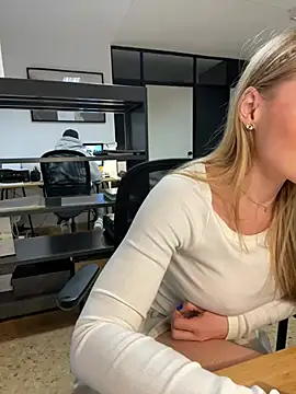 EmaSalis online show from January 2025 01:11:01 PM