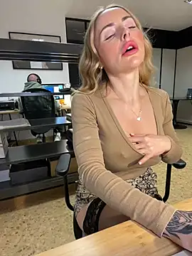 EmaSalis online show from January 2025 10:19:01 AM