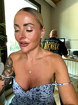 EmaSalis online show from September 2025 10:48:01 AM