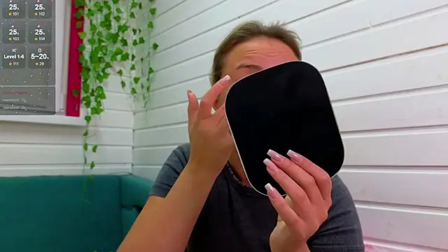 Misss Vikk online show from October 2025 06:12:01 AM