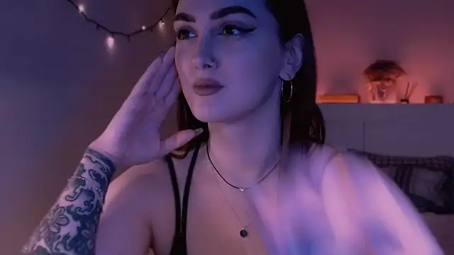 Snapshot of LilyFarey chatting on January 2025 09:24:01 PM LilyFarey online show from January 2025 09:24:01 PM
