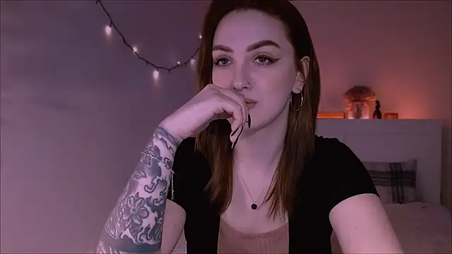 Snapshot of LilyFarey chatting on February 2025 06:36:02 PM LilyFarey online show from February 2025 06:36:02 PM
