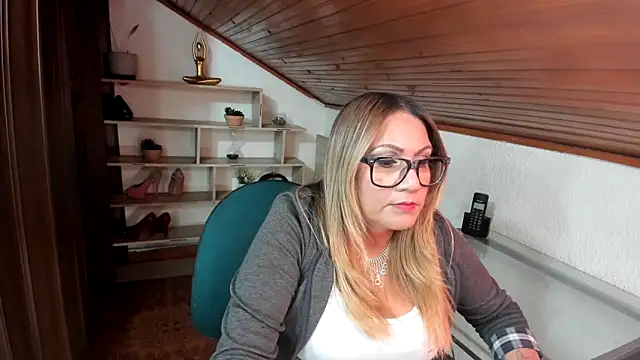 Snapshot of yayita_mature chatting on April 2026 06:06:01 PM yayita mature online show from April 2026 06:06:01 PM