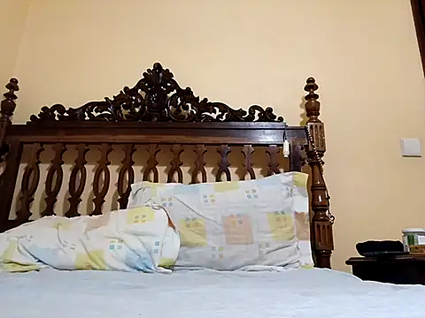 White rabbit  online show from November 2025 05:35:02 PM