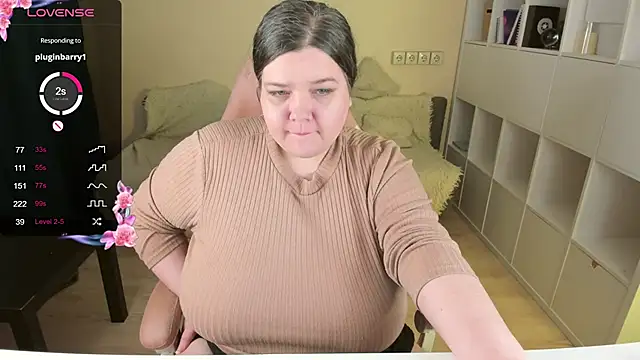 PlumPie online show from November 2025 11:03:01 PM