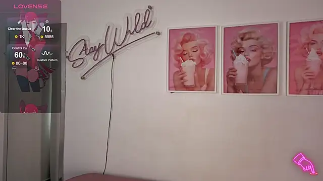 Adele LatinLady online show from November 2025 09:37:01 PM