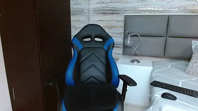 oliver  brown online show from December 2024 10:01:02 PM