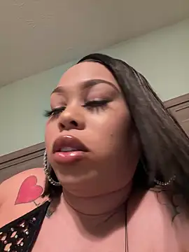 Snapshot of ThickAssRena chatting on December 2024 02:49:02 AM ThickAssRena online show from December 2024 02:49:02 AM