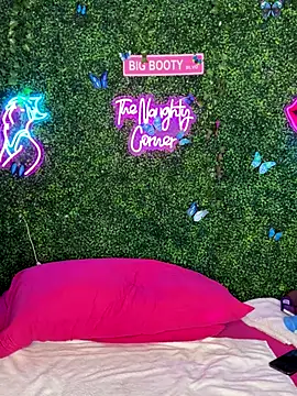 Snapshot of ThickAssRena chatting on January 2026 10:45:01 PM ThickAssRena online show from January 2026 10:45:01 PM