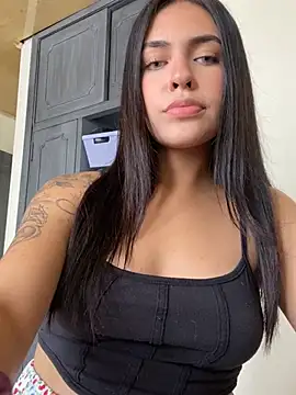 Snapshot of DaphneUwu chatting on December 2024 04:06:01 PM DaphneUwu online show from December 2024 04:06:01 PM