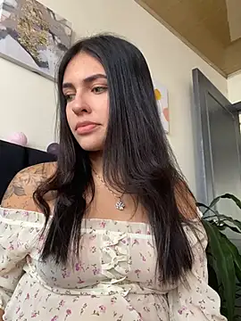 Snapshot of DaphneUwu chatting on December 2024 02:39:02 PM DaphneUwu online show from December 2024 02:39:02 PM