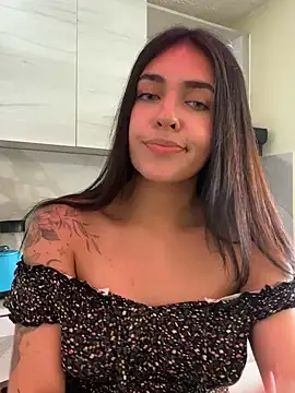 Snapshot of DaphneUwu chatting on December 2024 05:15:02 PM DaphneUwu online show from December 2024 05:15:02 PM