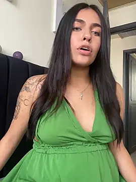 Snapshot of DaphneUwu chatting on February 2025 03:50:01 PM DaphneUwu online show from February 2025 03:50:01 PM