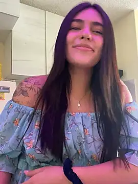 Snapshot of DaphneUwu chatting on February 2025 01:33:02 PM DaphneUwu online show from February 2025 01:33:02 PM