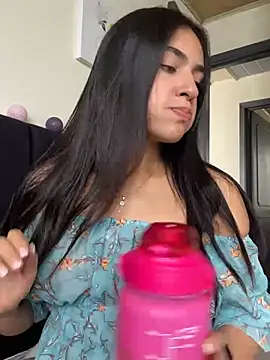 Snapshot of DaphneUwu chatting on March 2025 06:11:01 PM DaphneUwu online show from March 2025 06:11:01 PM