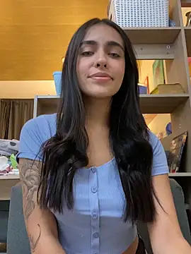 Snapshot of DaphneUwu chatting on October 2025 03:06:02 AM DaphneUwu online show from October 2025 03:06:02 AM