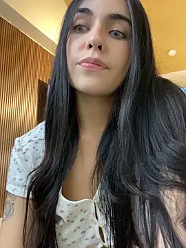 Snapshot of DaphneUwu chatting on November 2025 11:04:02 PM DaphneUwu online show from November 2025 11:04:02 PM