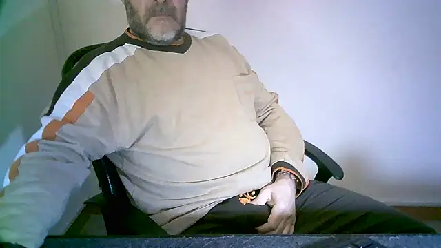 Snapshot of Greek_Passion chatting on March 2025 12:25:01 PM Greek Passion online show from March 2025 12:25:01 PM