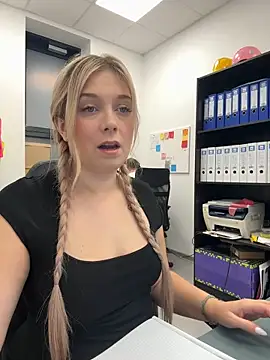 Snapshot of CherryAuroraa chatting on December 2024 08:22:01 PM CherryAuroraa online show from December 2024 08:22:01 PM